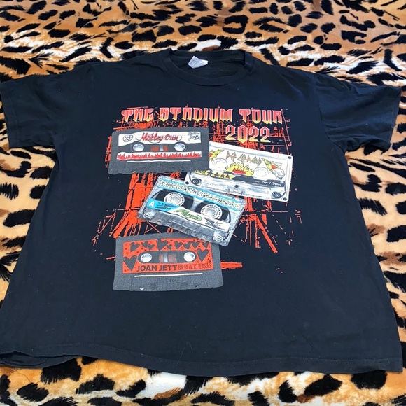 2022 Stadium Tour Band Shirt - Picture 4 of 7